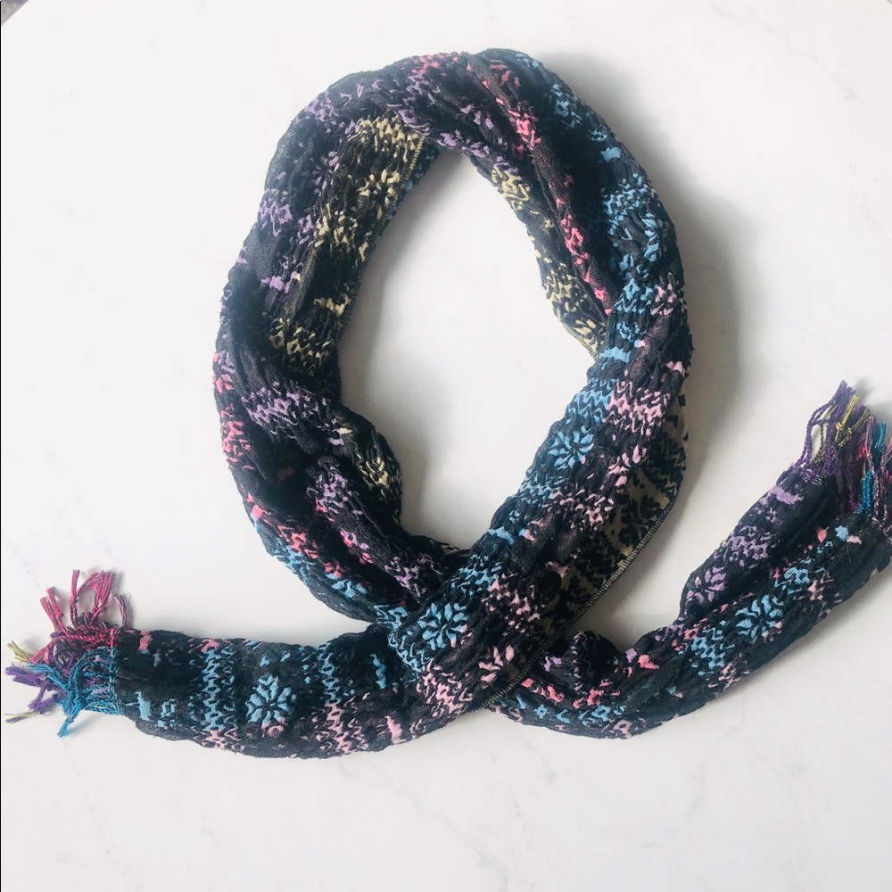NWOT Winter Themed Scarf